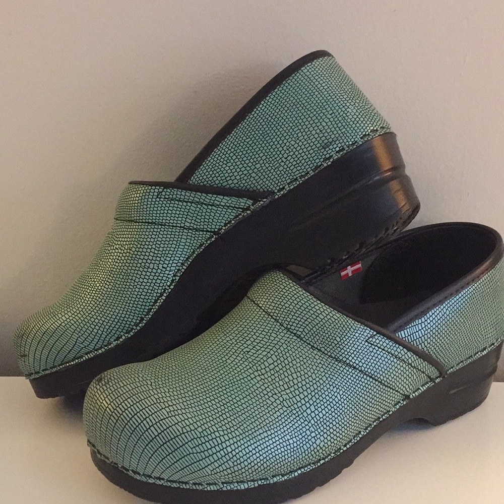 Sanita Size 40 Teal Clog